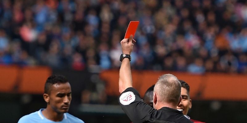 Mẹo Chơi Kèo Thẻ Phạt Hiệu Quả Nhất Từ Chuyên Gia 77BET 3 Các trận bóng rắn có nhiều thẻ đỏ