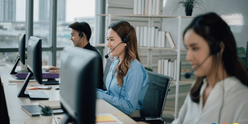 Cách Liên Hệ Hotline 77BET Cực Kỳ Đơn Giản Cho Người Mới 3 Nhân viên tư vấn của 77BET luôn sẵn sàng phục vụ khách hàng