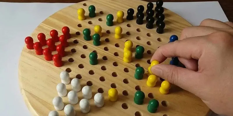 Hướng Dẫn Cách Chơi Cờ Nhảy Đơn Giản, Dễ Hiểu Nhất 3 Cần phải nhảy cờ đúng luật qua đầu một quân khác